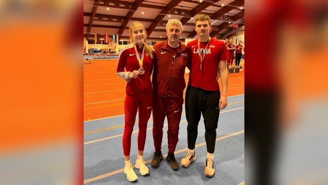 Sporta skolas sportisti ar treneri