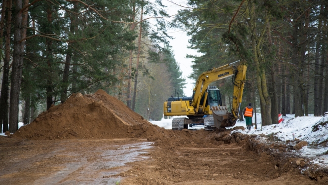 Remontdarbi uz ceļa