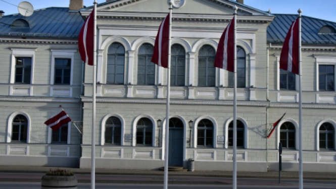 Apstiprina grozījumus saistošajos noteikumos par domes sēžu vai komiteju sēžu norisi ārkārtējās situācijas laikā