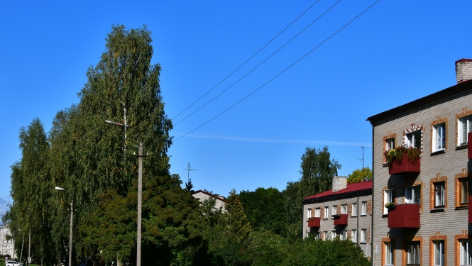 Daudzdzīvokļu ēka Draudzības alejā, Jēkabpilī