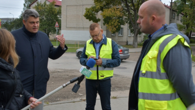 Intensīvi turpinās darbi Viestura ielas pārbūvē un uzsākti būvdarbi Draudzības alejā