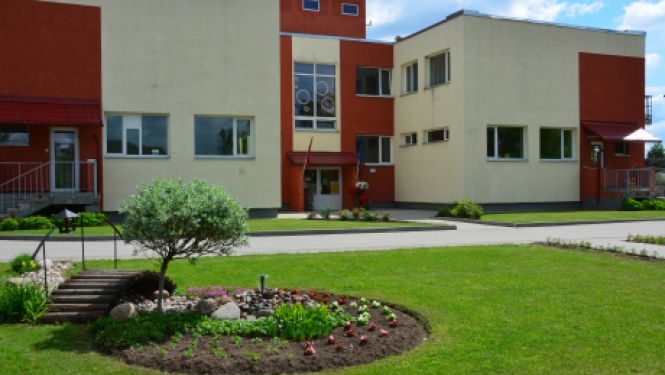 Pirmsskolas izglītības iestāžu pedagogiem un auklēm izmaksās vienreizējas piemaksas par darbu Covid-19 pandēmijas laikā