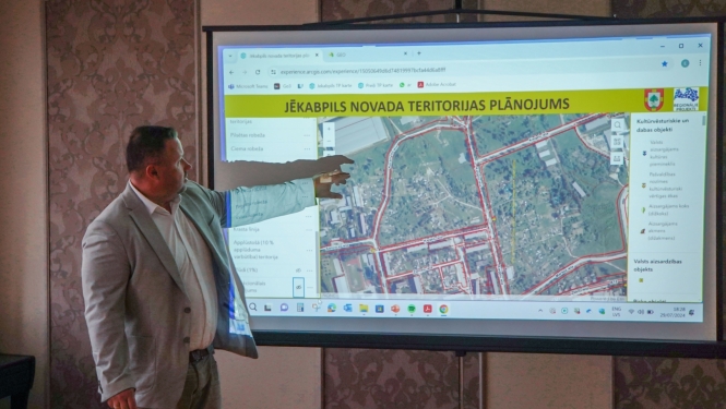 K.Stars rāda uz teritoriju kartē ekrānā