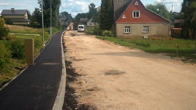 Tuvojas noslēgumam rekonstrukcijas darbi Avotu ielā Aknīstē 