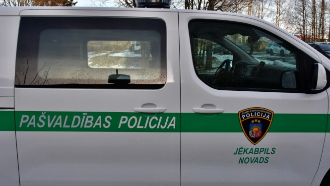 pašvaldības policijas auto