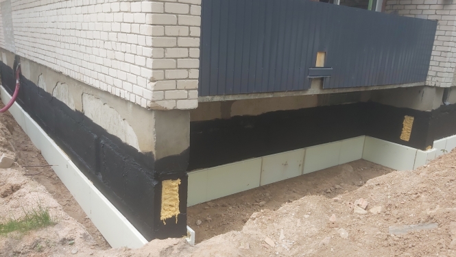 Remontdarbi mājā Celtnieku ielā 11