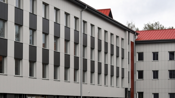 Ģimnāzijas ēkas ārskats