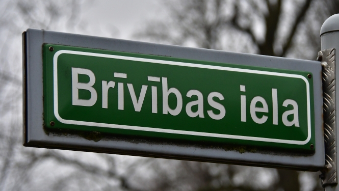 Brīvības ielas plāksnīte