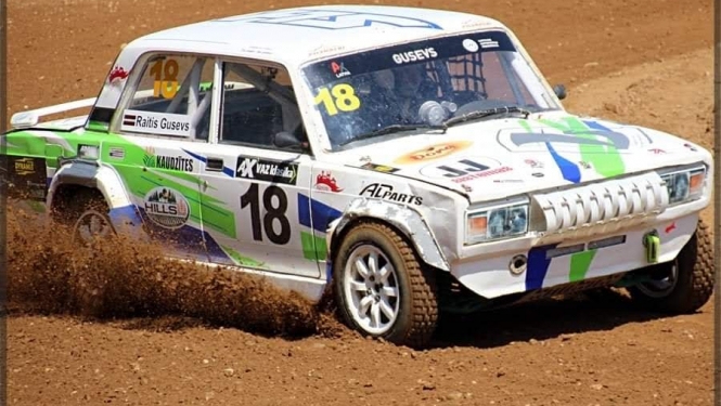 Autokrosā laurus plūc Raitis Gusevs