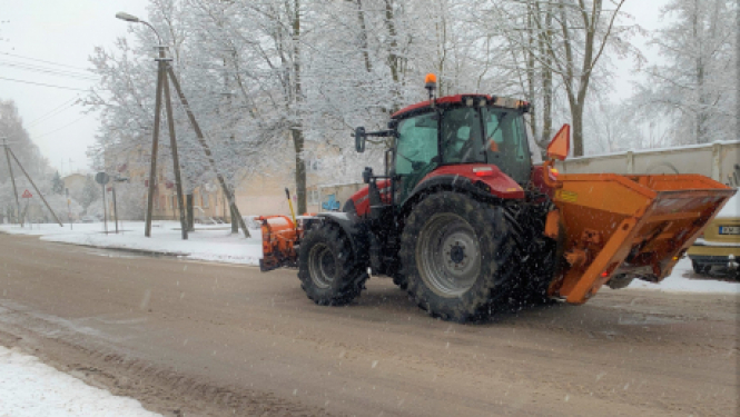 Jēkabpilī uzsākta ielu kaisīšana un sniega tīrīšana