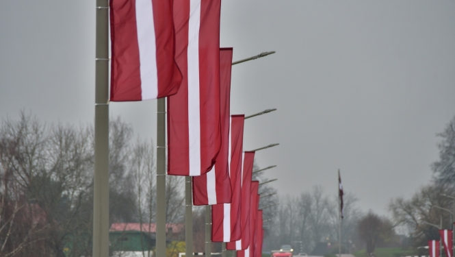 Latvijas karogi