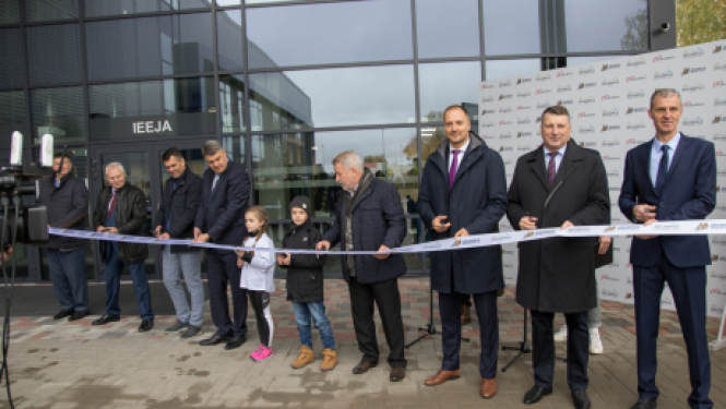 Jēkabpils saņem apsveikuma vārdus jaunās Sporta halles atklāšanas svētkos