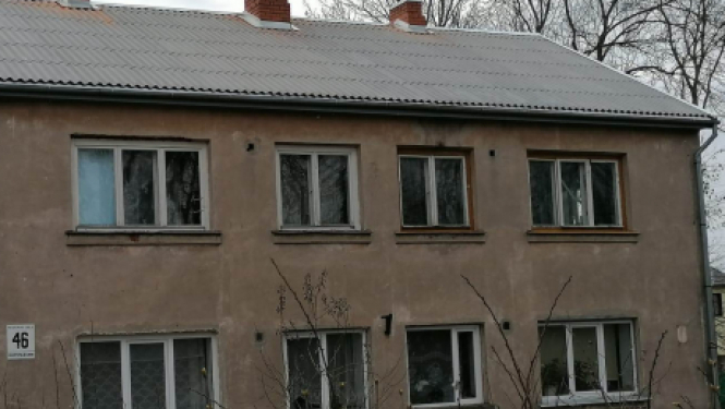 Madonas ielas 46.mājai jauns un glīts jumts