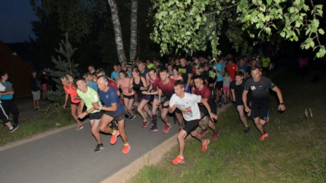 Jēkabpils Mežaparkā skrējienā “Papardes ziedu meklējot” devušies 122 dalībnieki