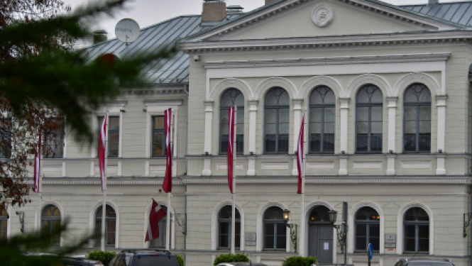 Veic izmaiņas amatu sarakstos