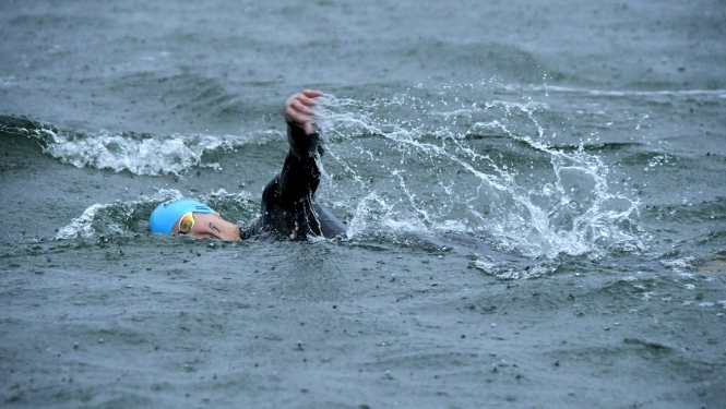 Skats no peldēšanas sacensībām