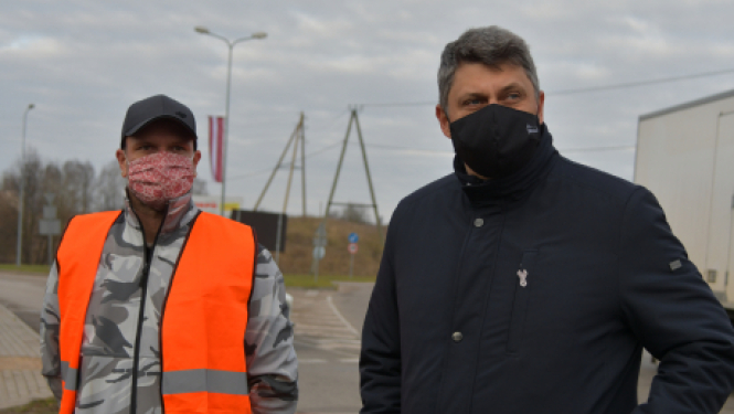 Apseko Rīgas ielas posmā notiekošo būvdarbu norisi