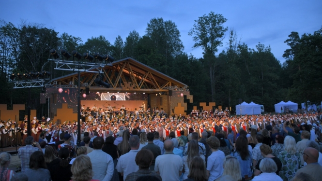 Koncerta skatuve un klausītāji