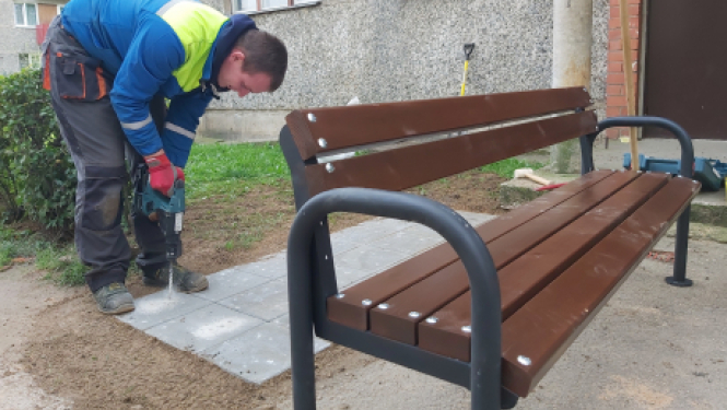 Turpinām strādāt māju labiekārtošanā