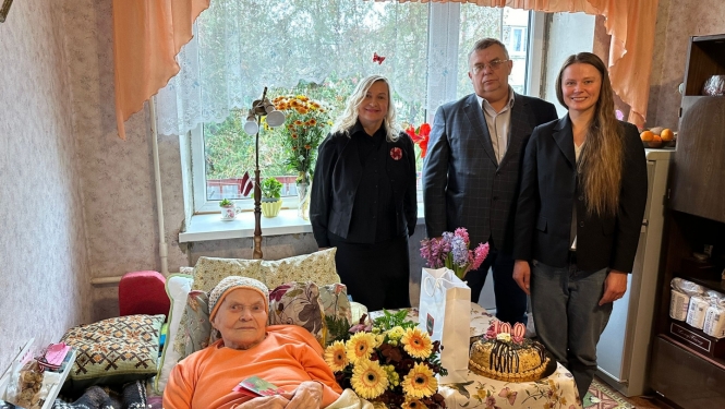 priekšsēdētāja vietnieks Aivars Vanags sveic jēkabpilieti Ludvigu Valaini 100 gadu jubilejā!