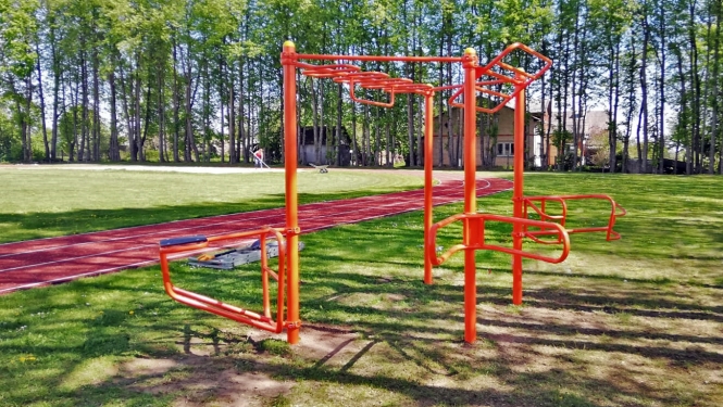 Metāla vingrošanas iekārta Zasas vodisskolas sprota laukumā