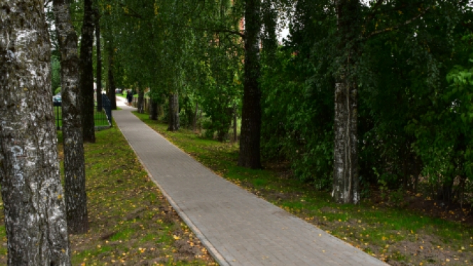 Izbūvēta gājēju taciņa starp Torņa un Jauno ielu