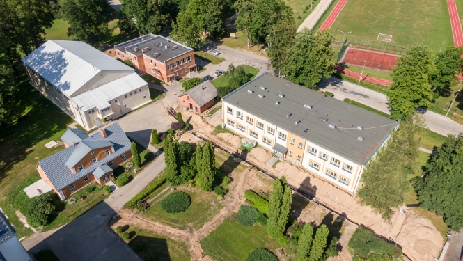 Skats no drona uz siltumtrases pārbūves darbiem