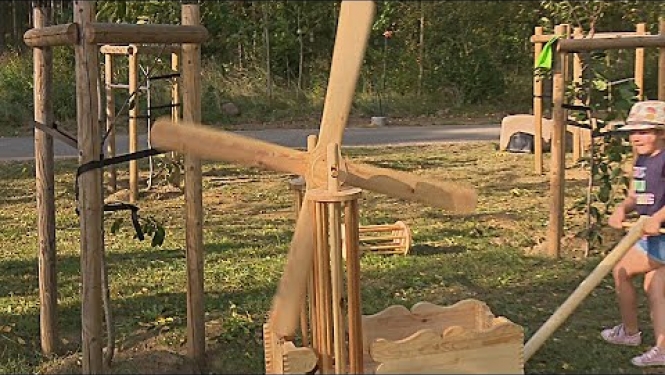 Jēkabpilī prezentē koktēlniecības plenērā tapušās koka skulptūras