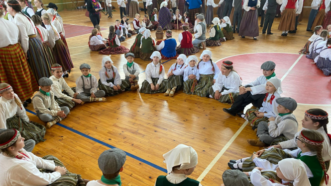 Skolēni Dignājas pamatskolā