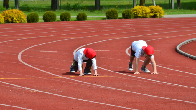 Skrejceļš un bērni uz tā