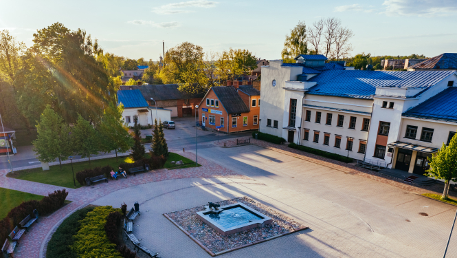 Vecpilsētas laukums Tautas nams