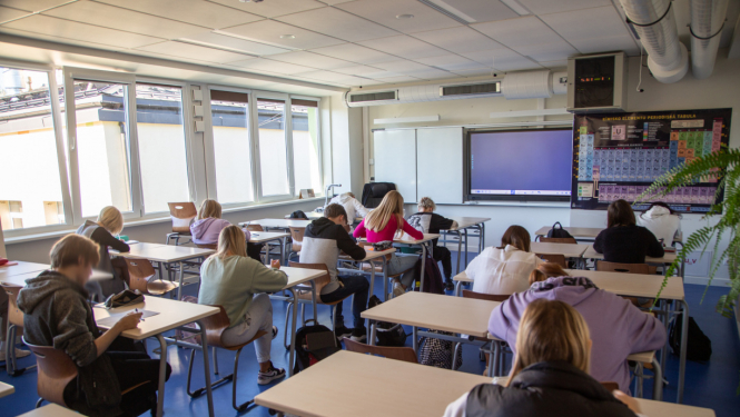 skola ilustratīva bilde