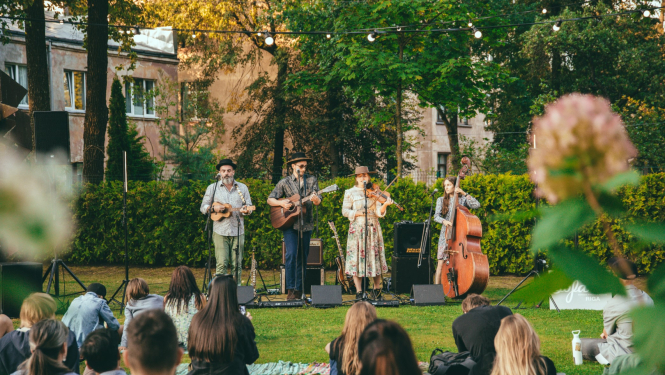 Foto_Azu_miesta_rezidence_Krogus_zalumballe