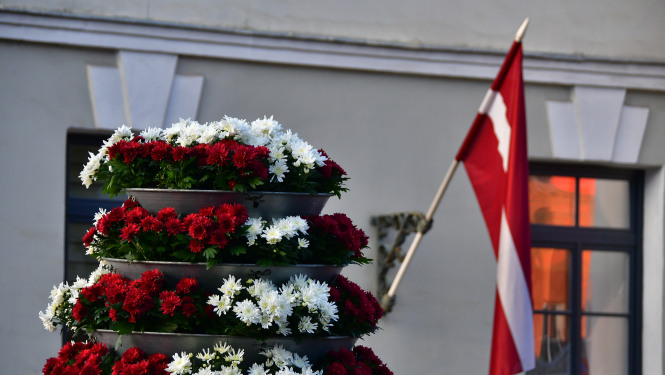 Karogs pie ēkas Jēkabpilī