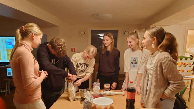 Jaunieši brīvajā laikā