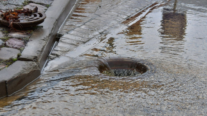 Applūdusi kanalizācijas aka