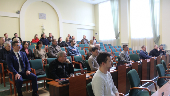 Mācību dalībnieki piedalās mācībās