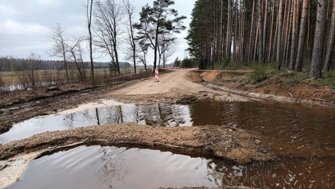 Plūdos bojātais ceļš Krustpils pagastā