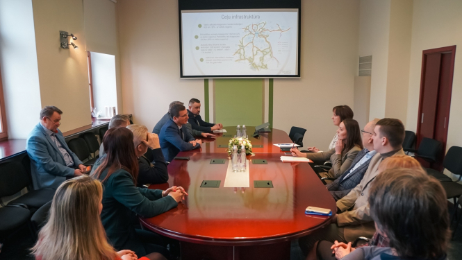 Ministre tiekas ar novada deputātiem