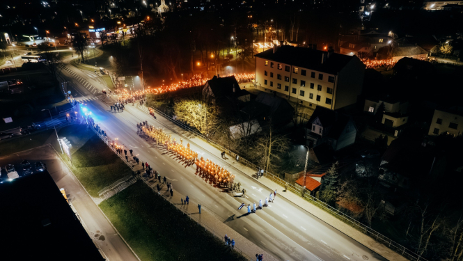 Lāpu gājiens no drona lidojuma