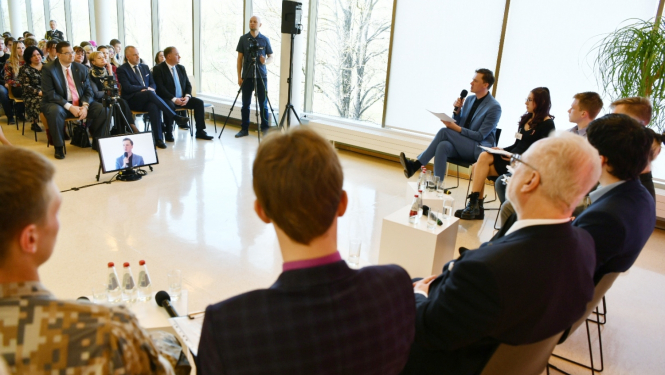 Valsts prezidents Egils Levits diskutē ar jauniešiem