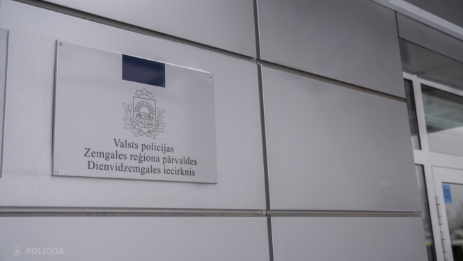 Ilustratīvs foto ar iecirkņa plāksni