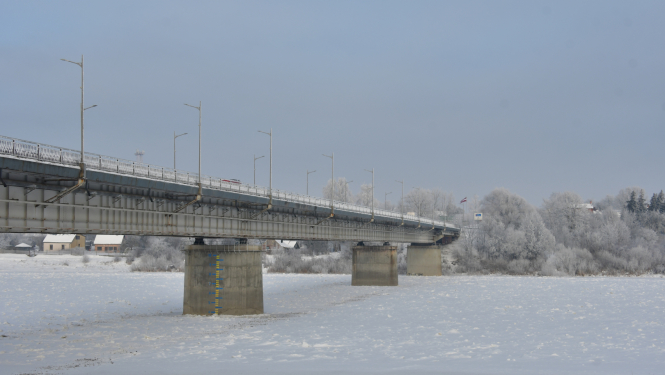 Aizsalusi Daugava pie Jēkabpils tilta