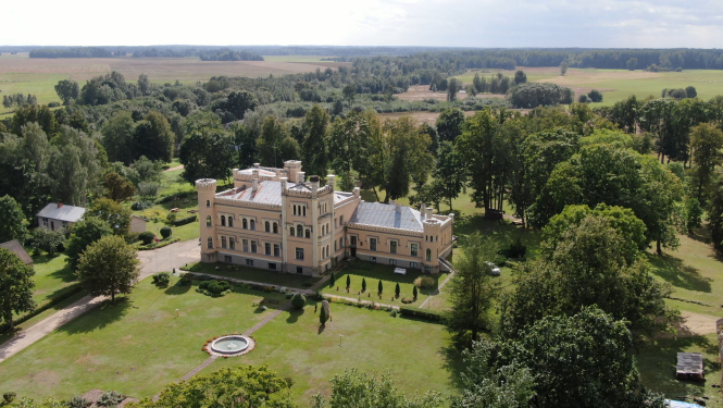 Gārsenes pils no drona lidojuma