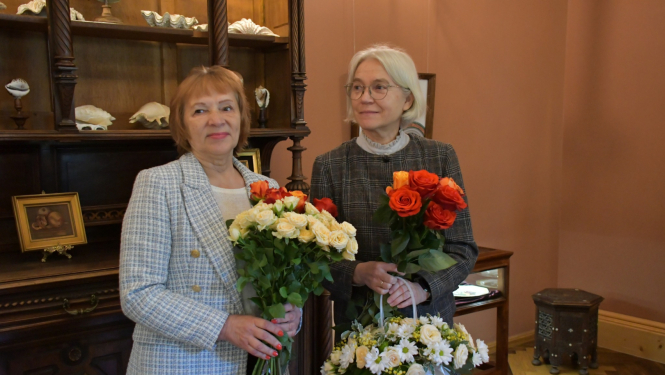 Jēkabpilī pasniegtas “Trīs brāļu” goda zīmes Inesei Berķei un Dacei Lukševicai