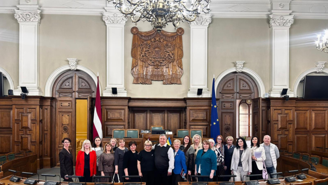 Izglītības pārvaldes darbinieki Saeimā