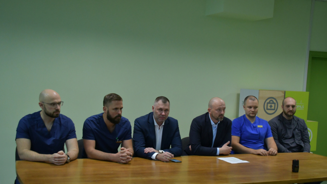 Ārsti un slimnicas valde preses konferencē "Dzīvo vesels"