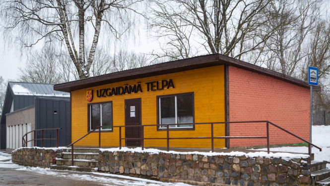 Viesītes autubusu pieturas uzgaidāmā telpa