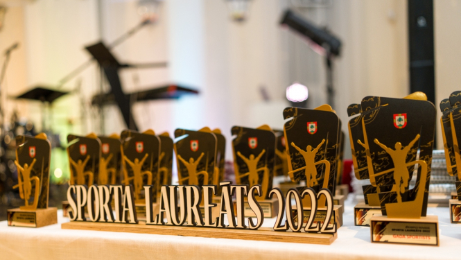 Ilustartivs attels ar sporta laureāts balvām