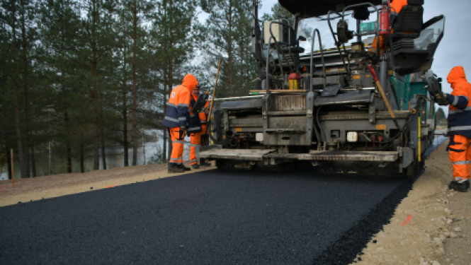 A.Kraps ar medijiem apseko Aldaunas ielas atjaunošanas darbu norisi